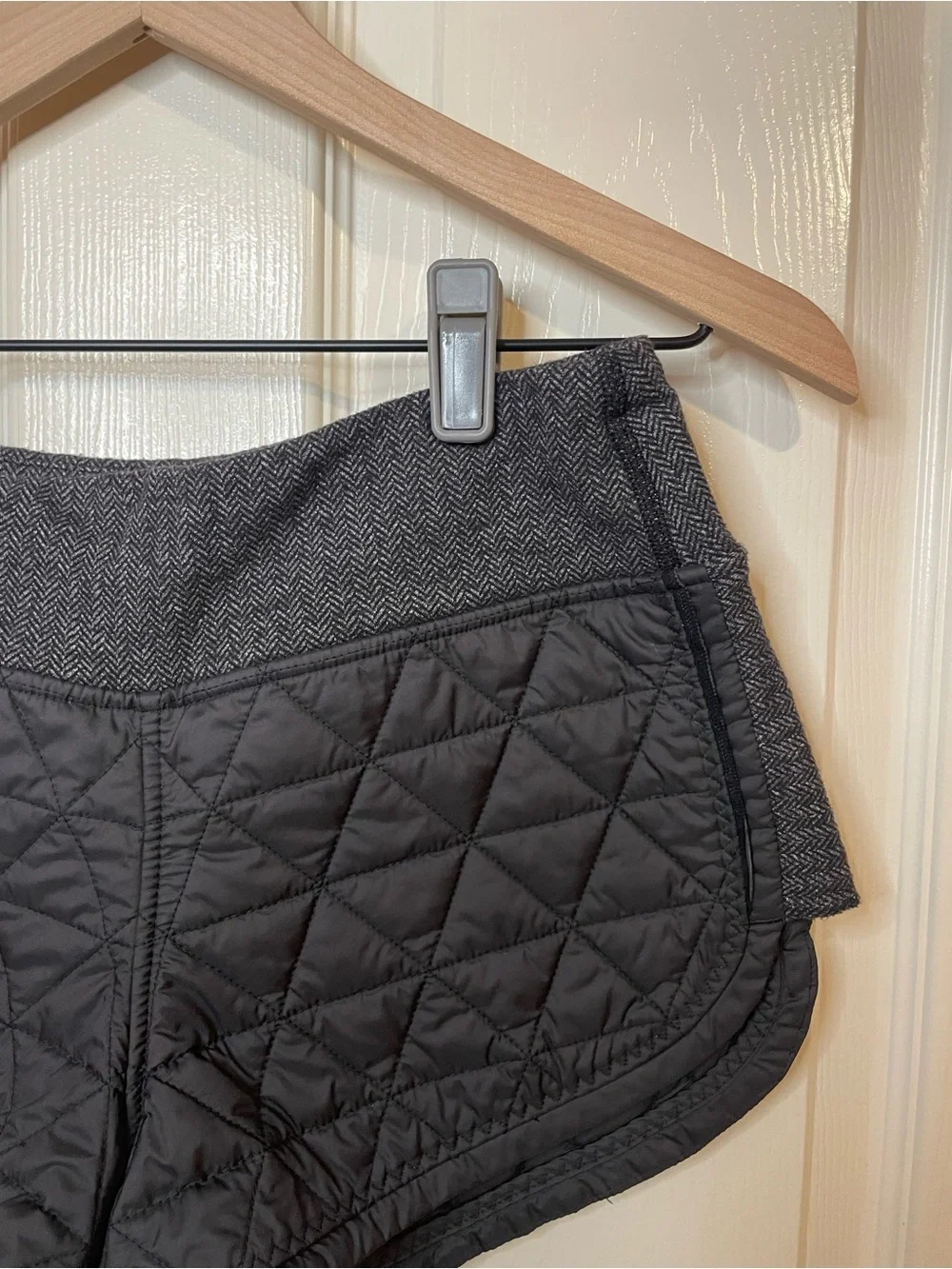 Lululemon Hot Cheeks Shorts in Black Heathered Herringbone Size 4